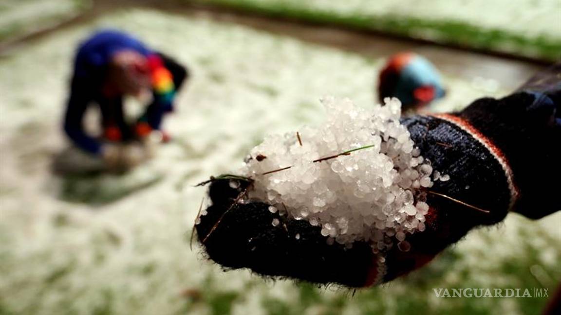 $!Una inusual granizada cubre de blanco y causa caos en el norte de Bogotá