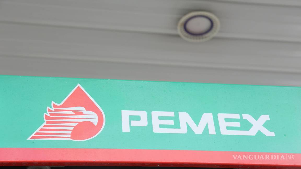 Advierten que Pemex enfrenta riesgo financiero