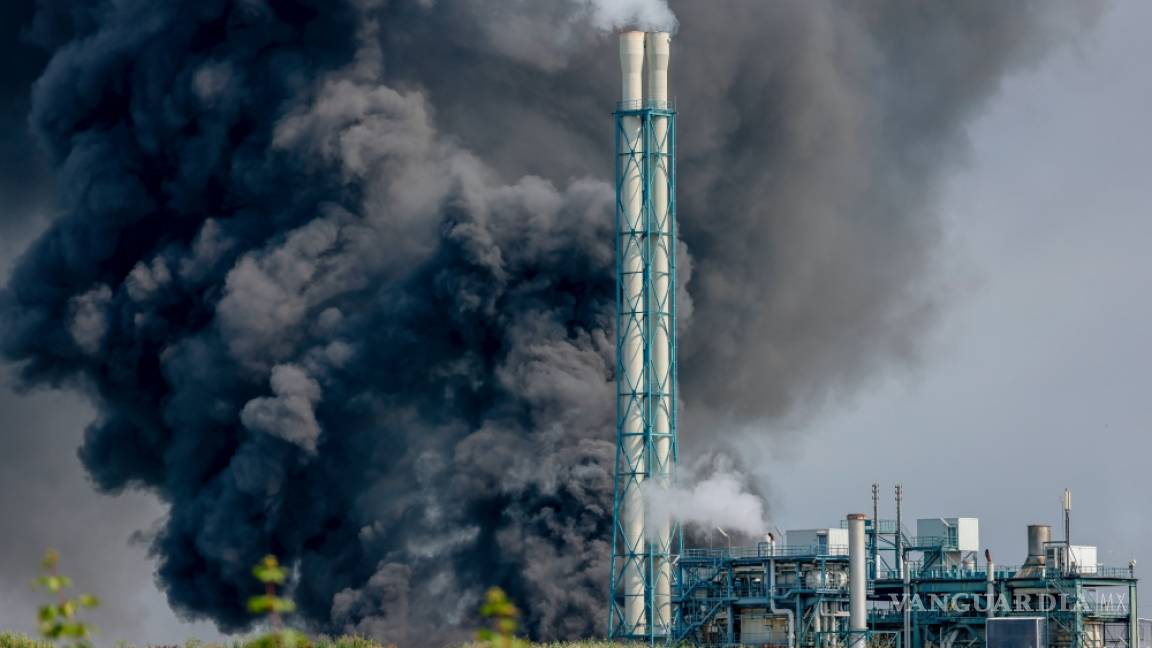 Explosión en parque industrial químico en Alemania emitió nube tóxica, se teme muerte de desaparecidos