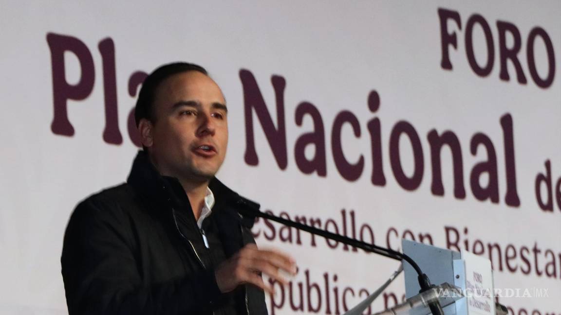 $!El gobernador Manolo Jiménez durante su intervención en el foro del Plan Nacional de Desarrollo en Arteaga, Coahuila.