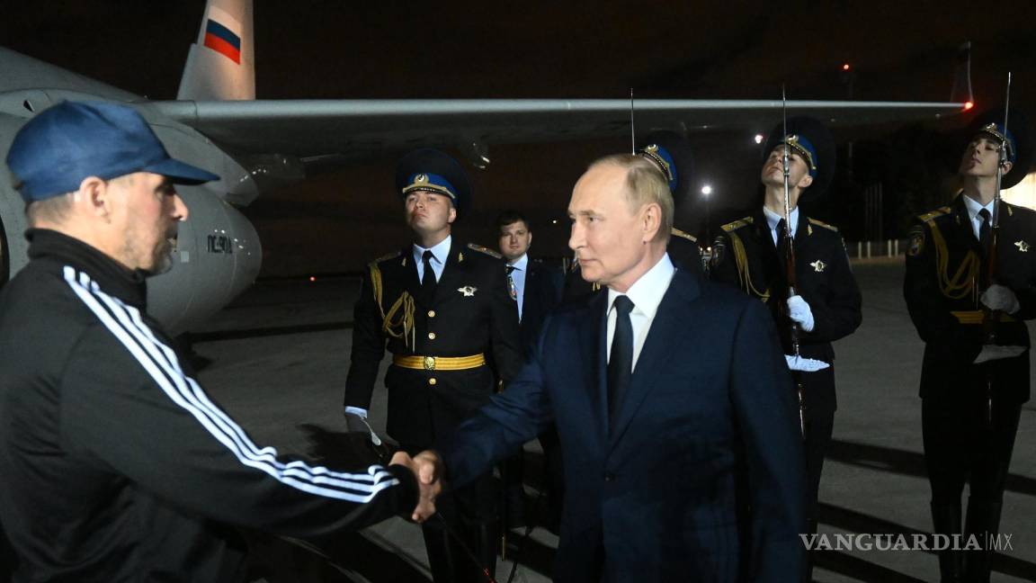 Putin recibe como héroes a los rusos liberados en el intercambio de prisioneros
