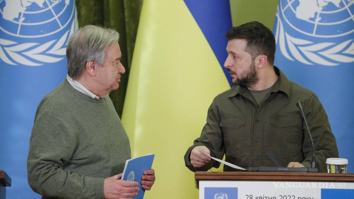 $!El presidente de Ucrania, Volodymyr Zelensky, y el secretario general de la ONU, Antonio Guterres, asisten a su conferencia de prensa conjunta en Kiev, Ucrania.