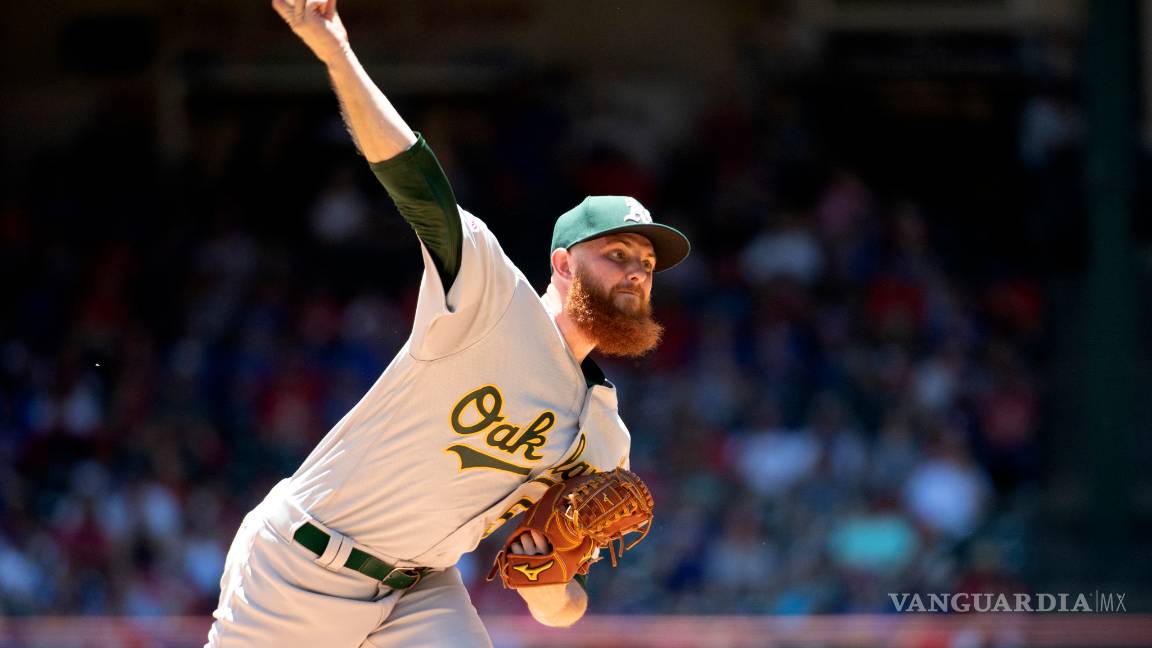 $!Rangers pega un par de 'vuelacercas' y le gana a los Atléticos