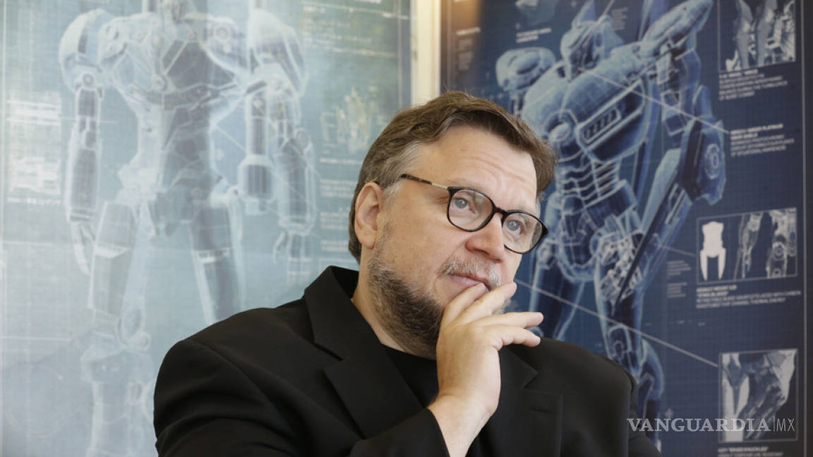 Guillermo del Toro ofrece pagar viaje de becario que pidió ayuda en redes