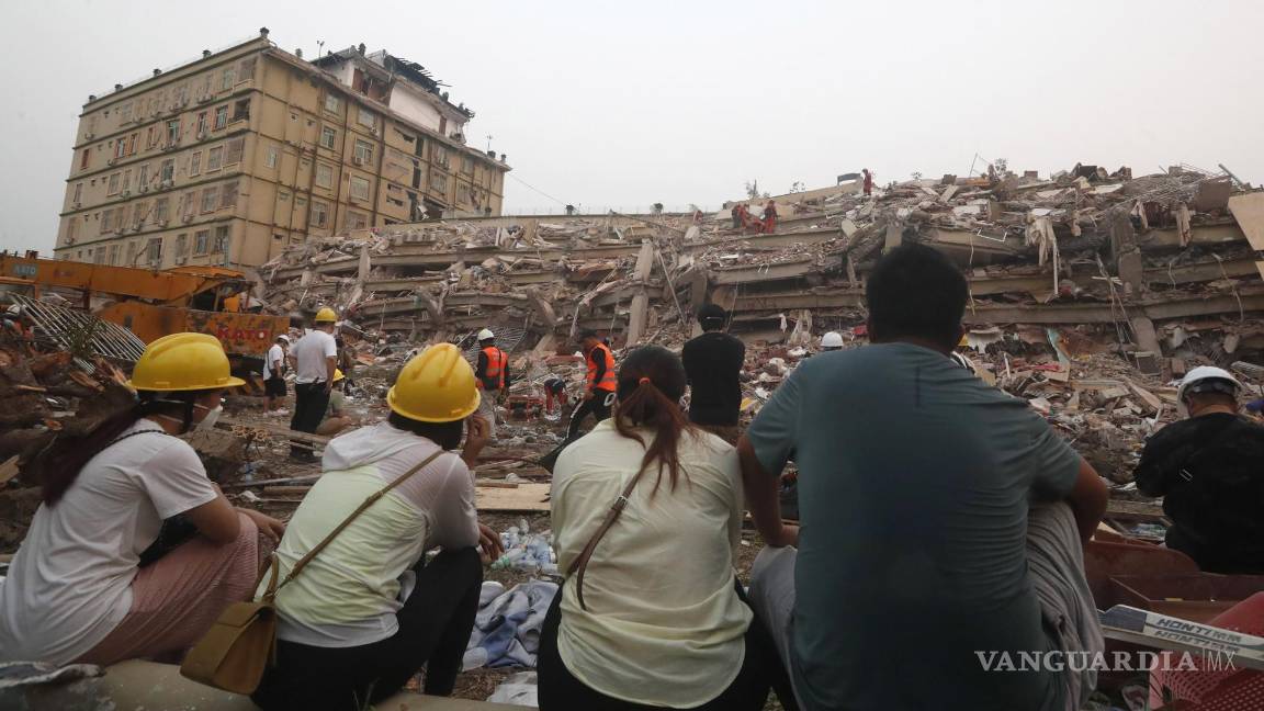 Superan las 1,700 las fallecidas por el devastador terremoto en Myanmar