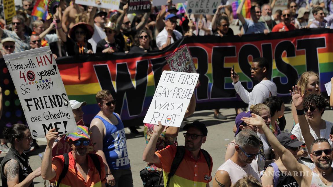 $!Manifestantes participan en la Marcha de Liberación Queer en Nueva York.