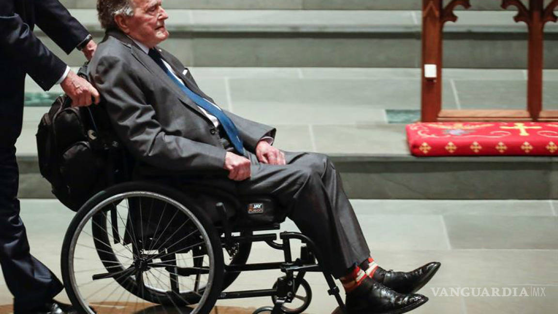 Expresidente Bush padre sale del hospital tras superar infección sanguínea
