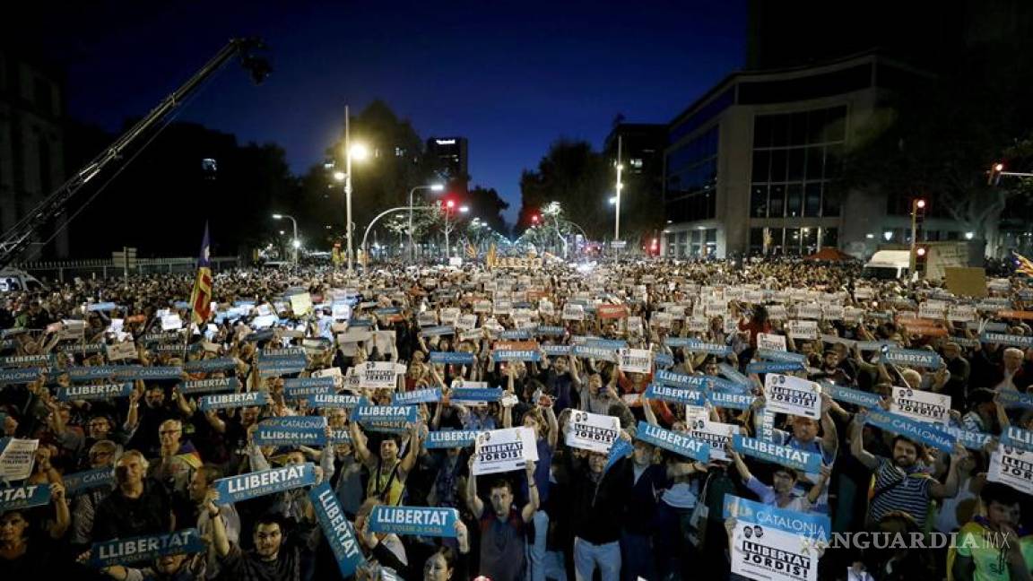 Miles de personas piden en Barcelona libertad para líderes independentistas