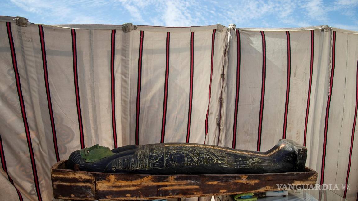 $!17/01/2021.- Momia y piezas descubiertas en el templo funerario de la reina Nearit, esposa del rey Teti, del yacimiento arqueológico de Saqqara, Egipto. EFE/EPA/Mohamed Hossam