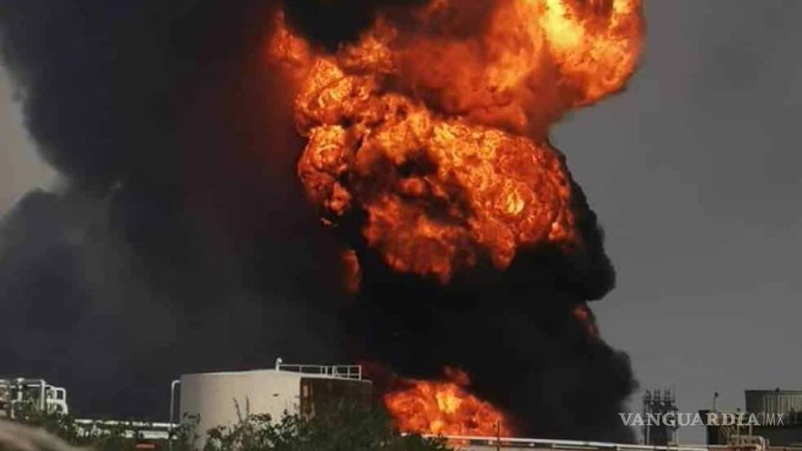 Hay que ver cómo se produjo incendio en refinería de Minatitlán: AMLO