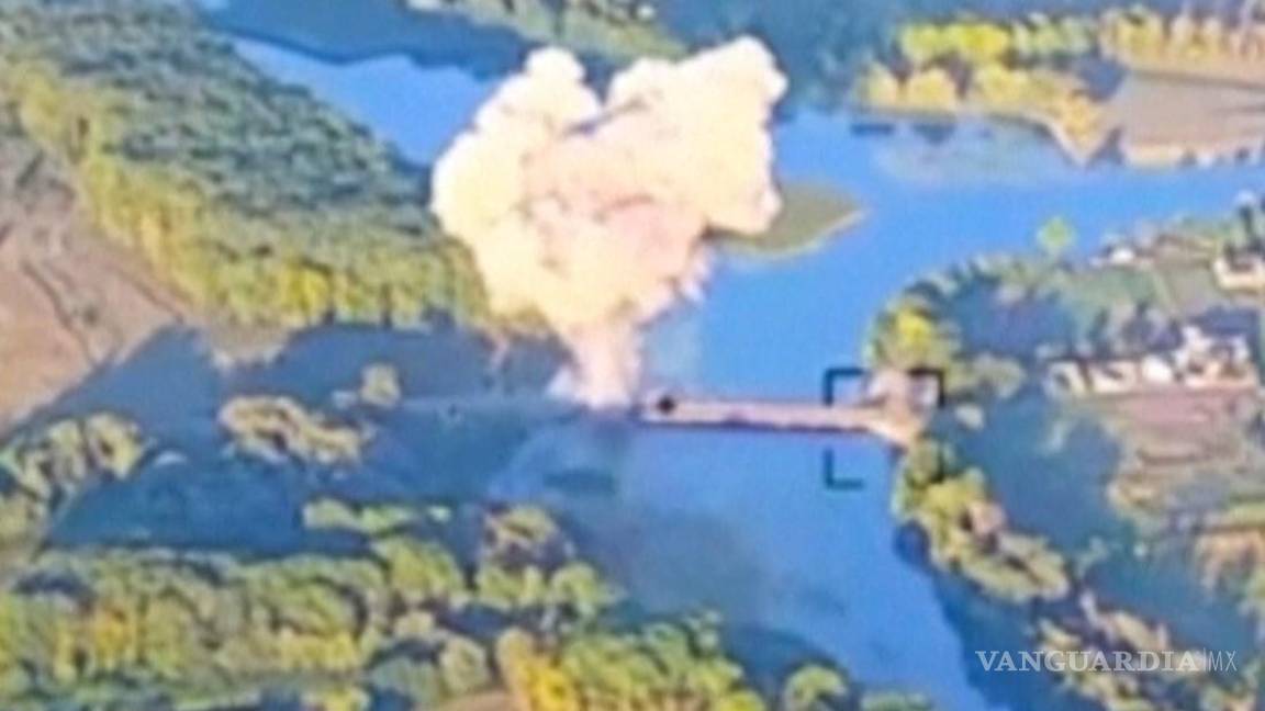 $!Imágenes obtenidas por The Associated Press muestran la destrucción de uno de los puentes en la región de Kursk.