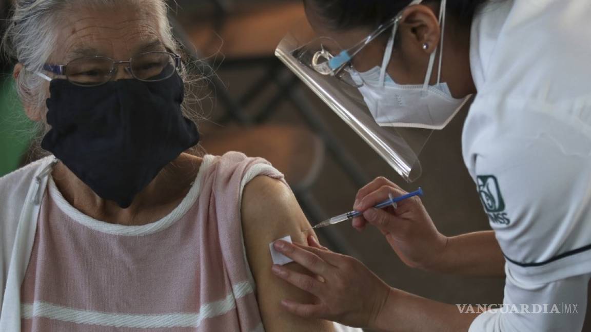 Negaron vacuna anticovid a mujer de 104 años en Nuevo León, por error en la CURP