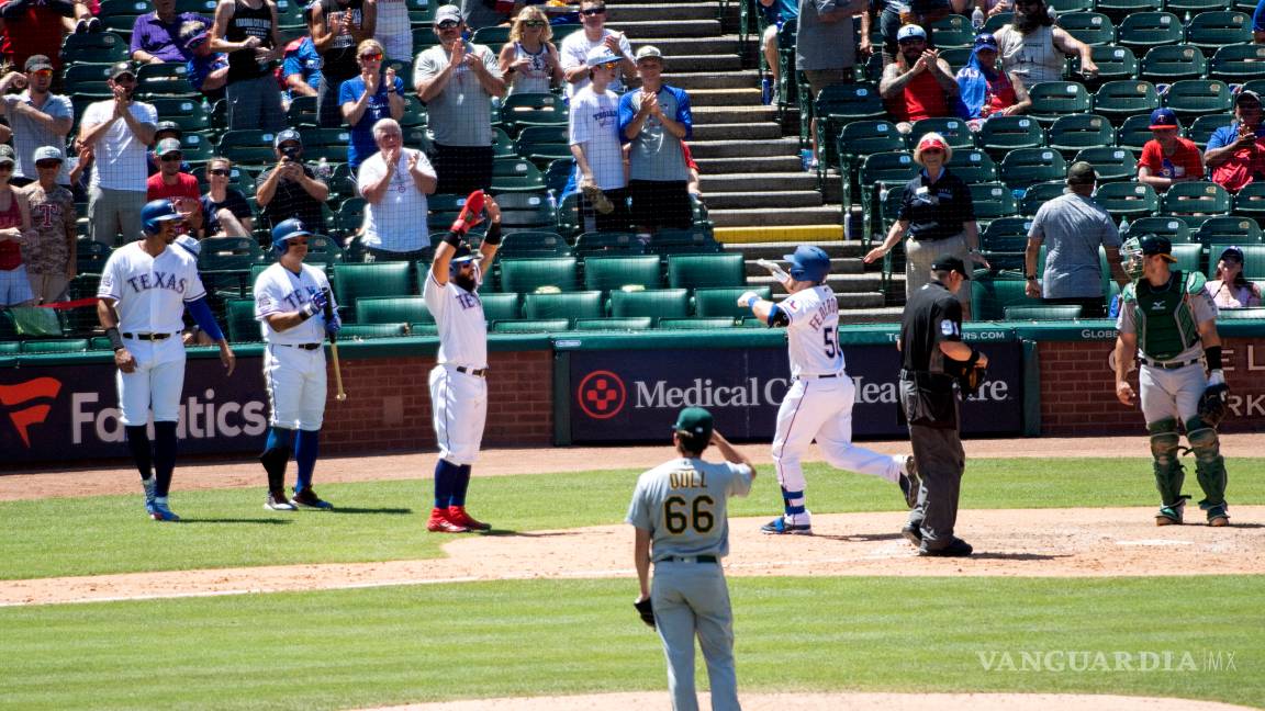 $!Rangers pega un par de 'vuelacercas' y le gana a los Atléticos