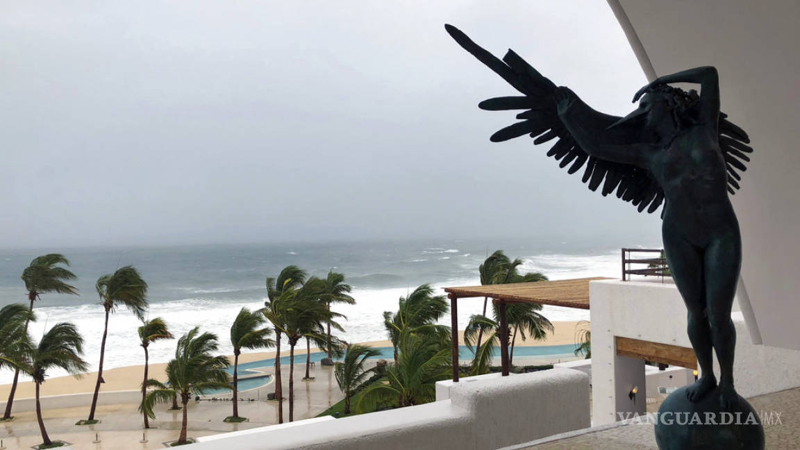 Fuertes vientos de la tormenta Bud azotan Los Cabos, México