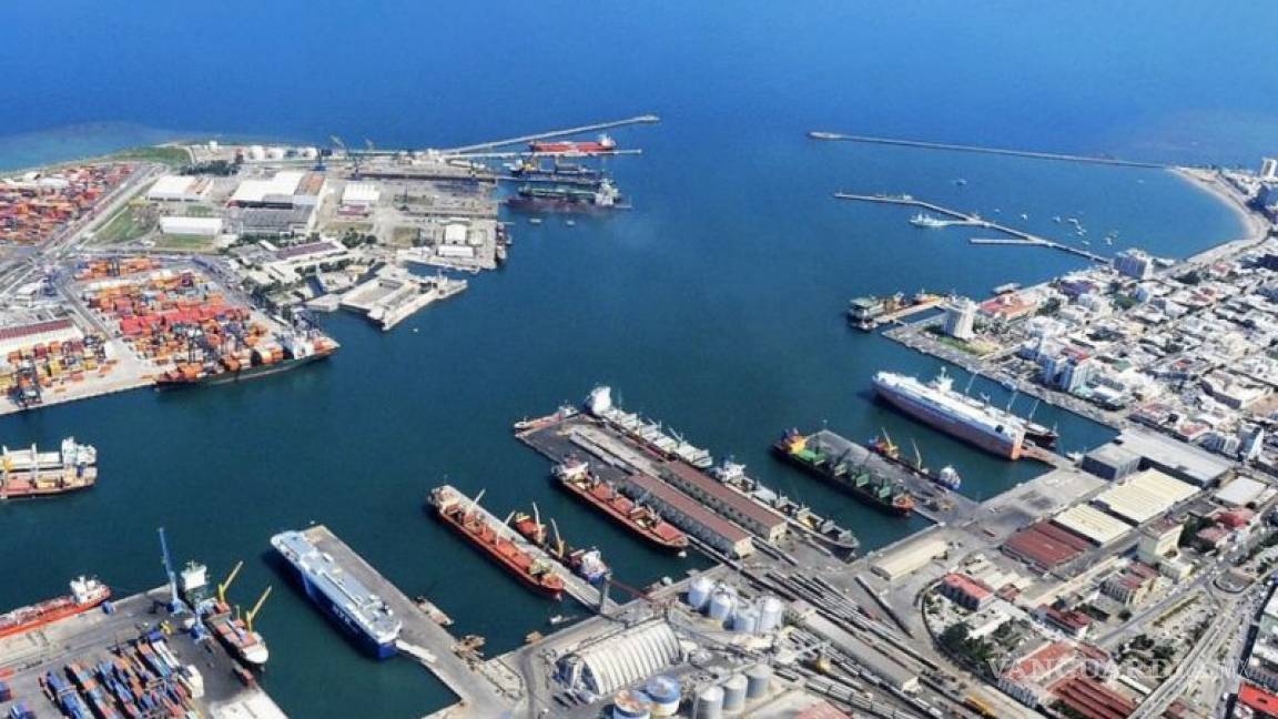AMLO quiere quitar concesión del puerto de Veracruz a paraestatal; es de particulares, asegura