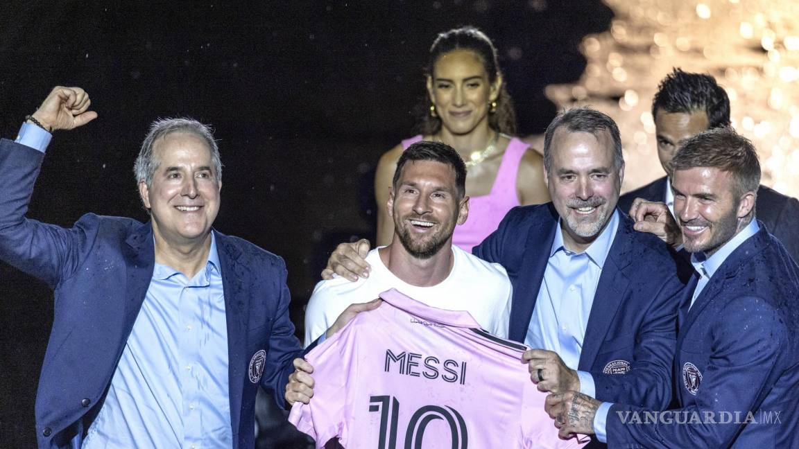 Pese a la lluvia y acompañado de Busquets, el Inter Miami presenta a Lionel Messi ante los aficionados