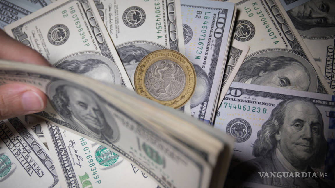Peso cae tras dato sobre el PIB de México; dólar avanza sobre 19 unidades