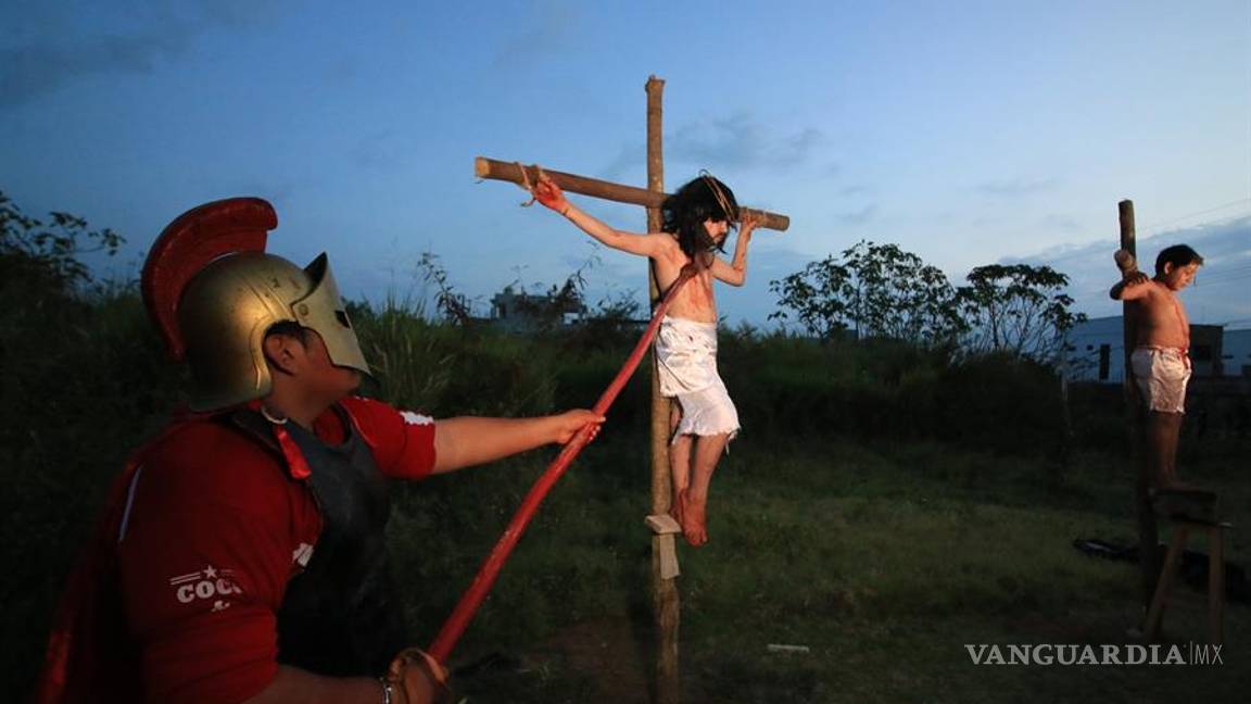 $!Viacrucis infantil pide el fin de la pandemia y los feminicidios en México