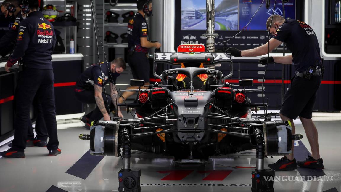 $!Su ingreso a pits se dio hasta la vuelta 35 y con una ventaja sobre el segundo lugar de casi nueve segundos.