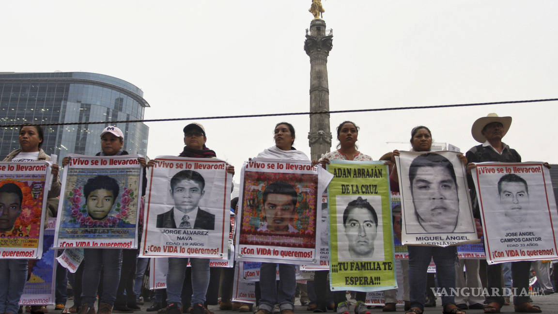 Padres de los 43 de Ayotzinapa marcharán el jueves en el DF; van 14 meses de la desparición de los estudiantes