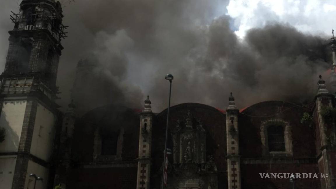 Reportan incendio en iglesia de Santa Veracruz en Centro Histórico