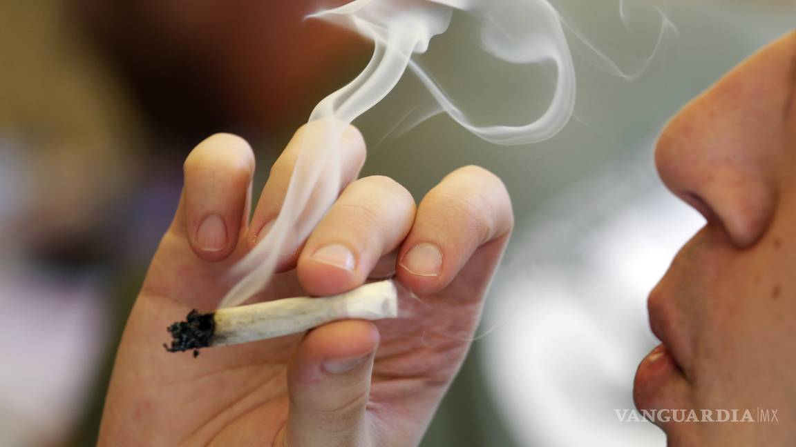 Adolescentes de EU consumen 10 veces más marihuana que hace 30 años, según estudio