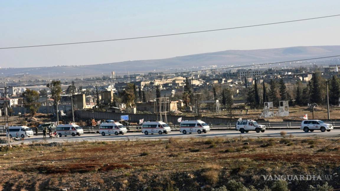 $!Primeros evacuados del este de Alepo en convoy de ambulancias y autobuses