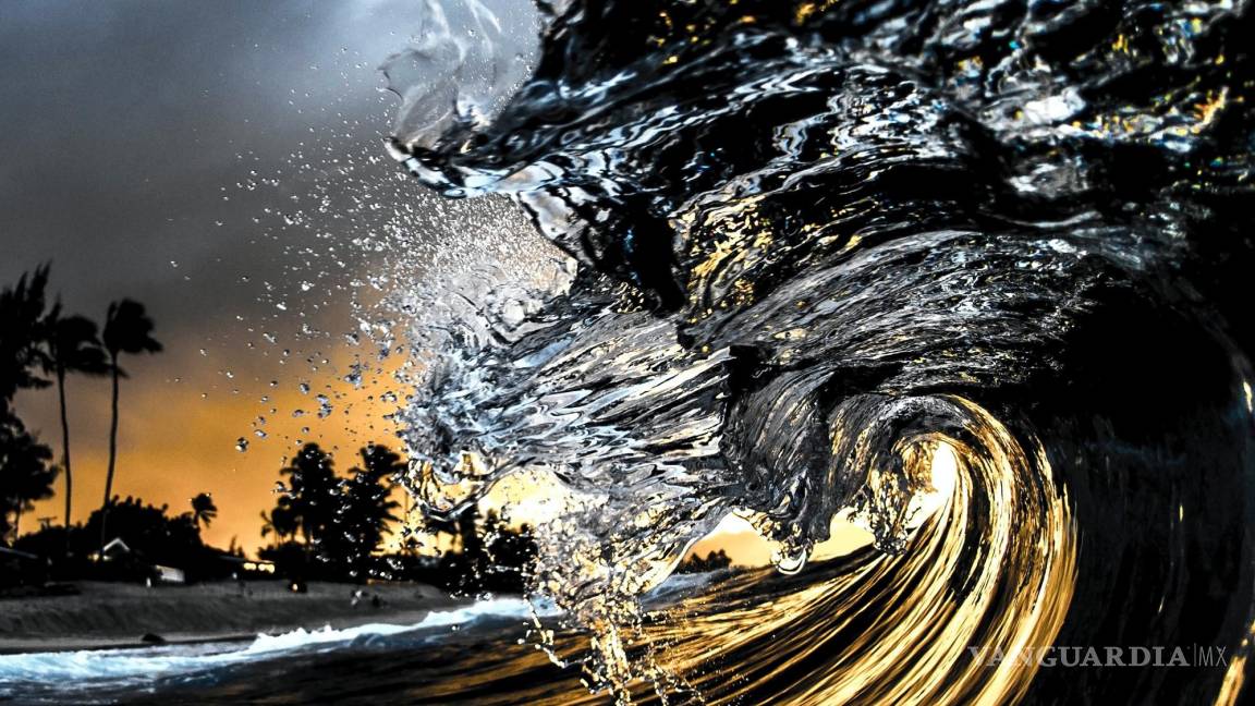 Clark Little encuentra el arte en las más poderosas y peligrosas olas en el mundo