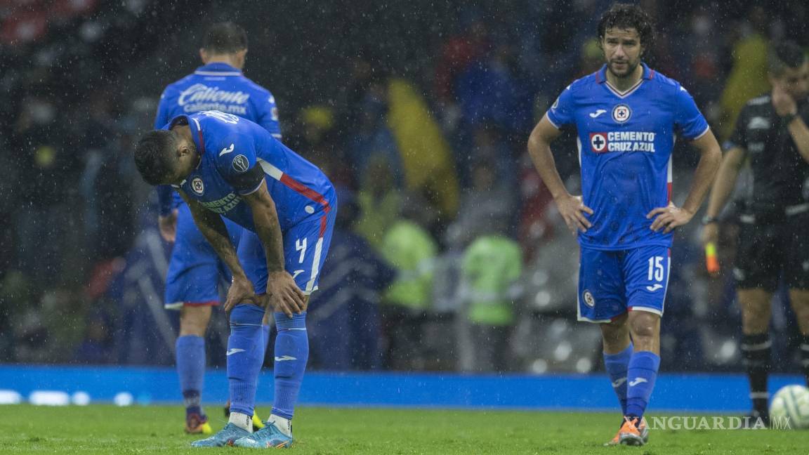 Aficionados revientan contra jugadores del Cruz Azul por malos resultados