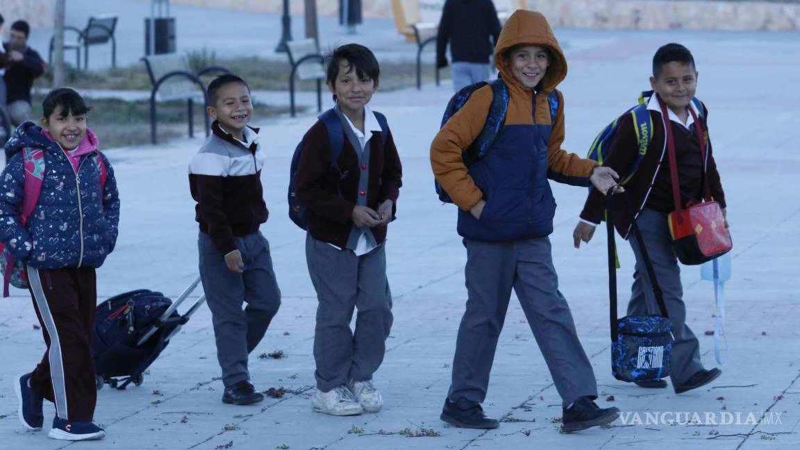 Con mucho frío, este jueves regresan a clases más de 594 mil estudiantes de educación básica en Coahuila