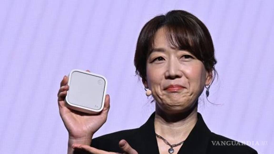 $!Hoy, Jaeyeon Jung, ppresidenta ejecutiva y directora de SmartThings, presenta la nueva unidad SmartThings Station en la conferencia de prensa de Samsung durante el Consumer Electronics Show (CES) en Las Vegas, Nevada.