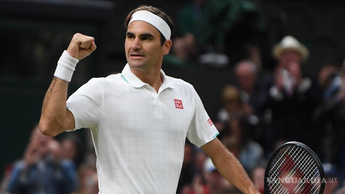 $!Roger Federer de Suiza celebra ganar su partido de cuarta ronda en el Campeonato de Wimbledon, en Londres, Gran Bretaña, el 05 de julio de 2021.