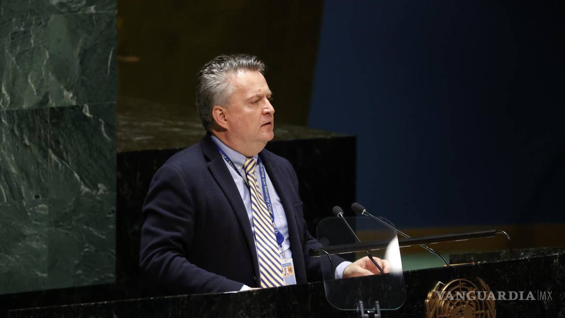 $!El embajador de Ucrania ante la ONU, Sergiy Kyslytsya, se dirige a la reunión de la Asamblea General de las Naciones Unidas en la sede de la ONU en Nueva York.