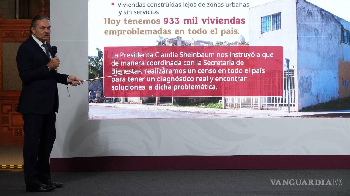 $!El director del Infonavit, Octavio Romero, fue mencionado en la conversación digital, tras presentar un esquema de regularización para ocupantes de casas abandonadas | Foto: Cuartoscuro