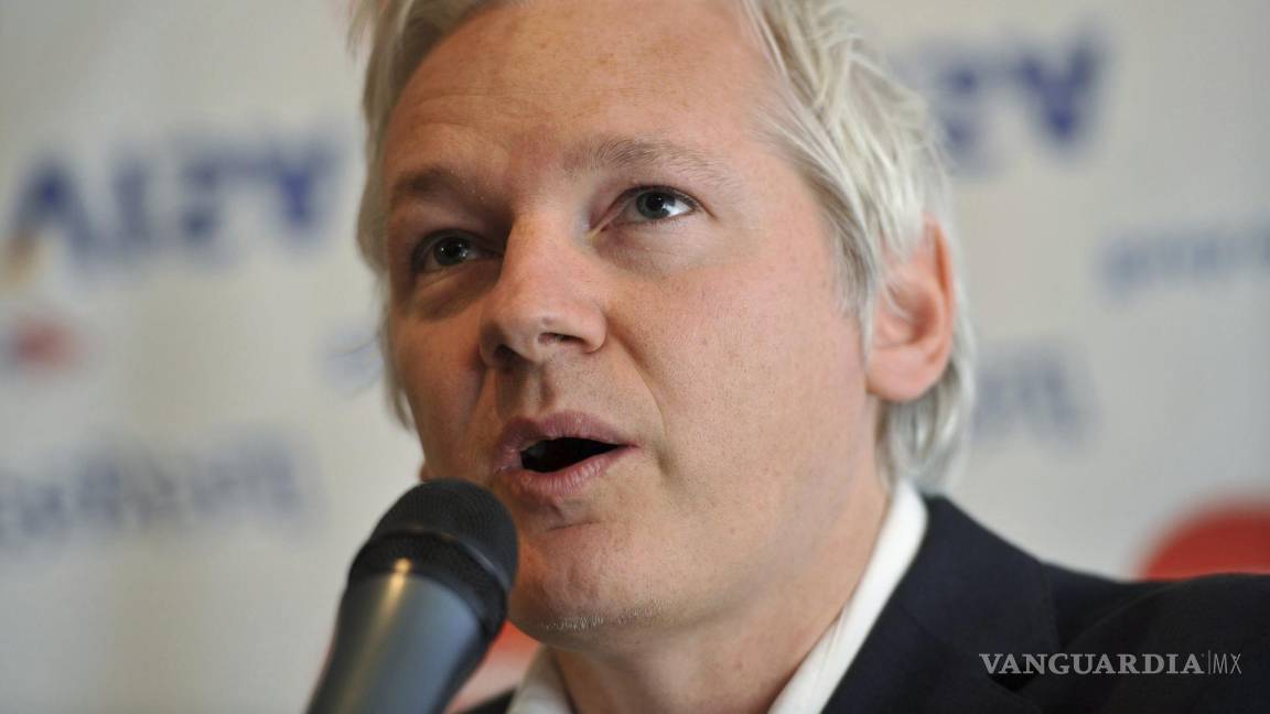 Assange se declara culpable en corte de EU; dictan sentencia y le permiten regresar a Australia