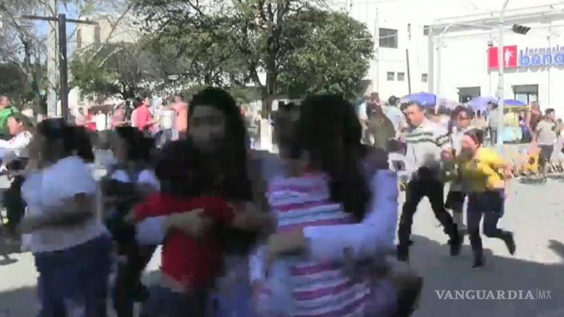 Desatan pánico supuestas detonaciones en desfile de Linares, Nuevo León