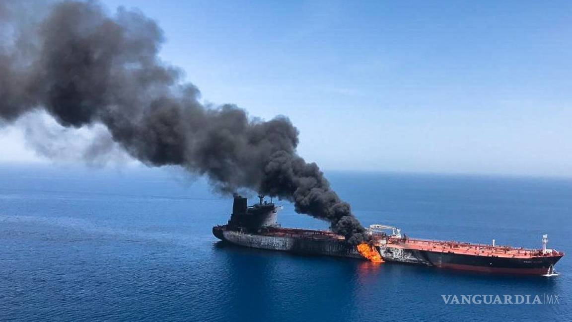 Marina de EU auxilia a dos petroleros que fueron atacados en el Golfo Omán