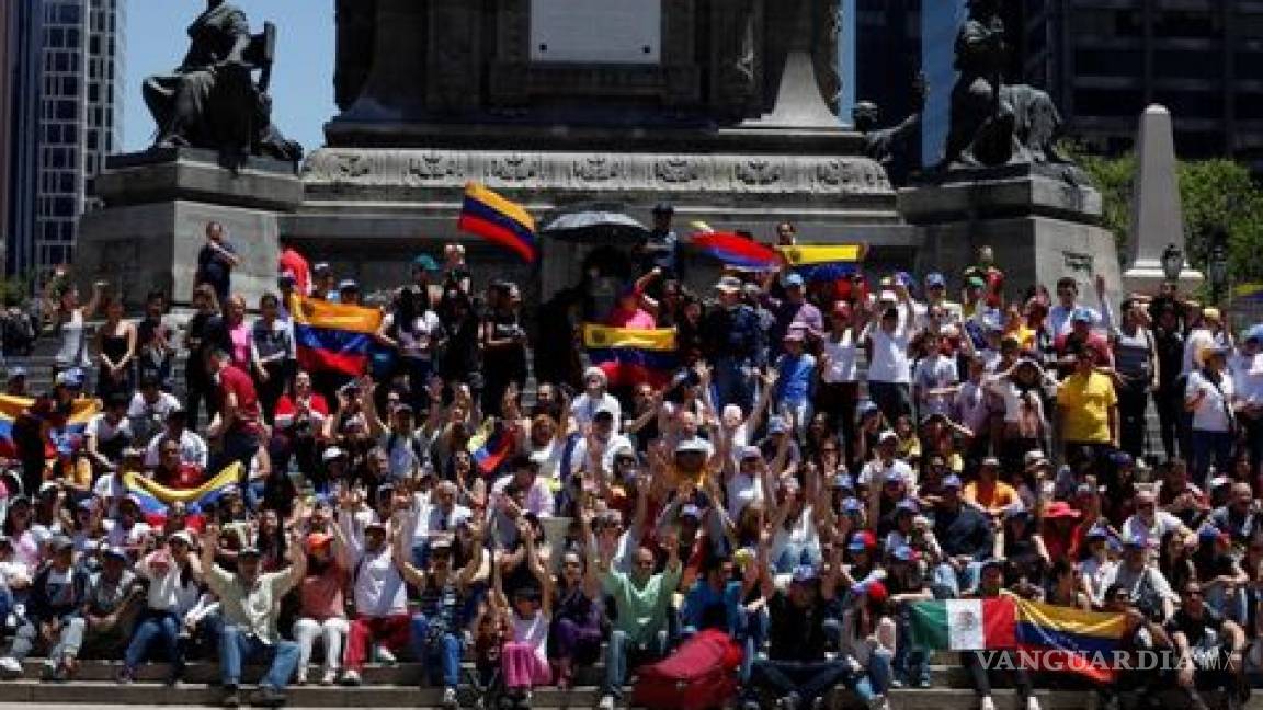 Venezolanos radicados en México protestan en el Ángel contra gobierno de Maduro