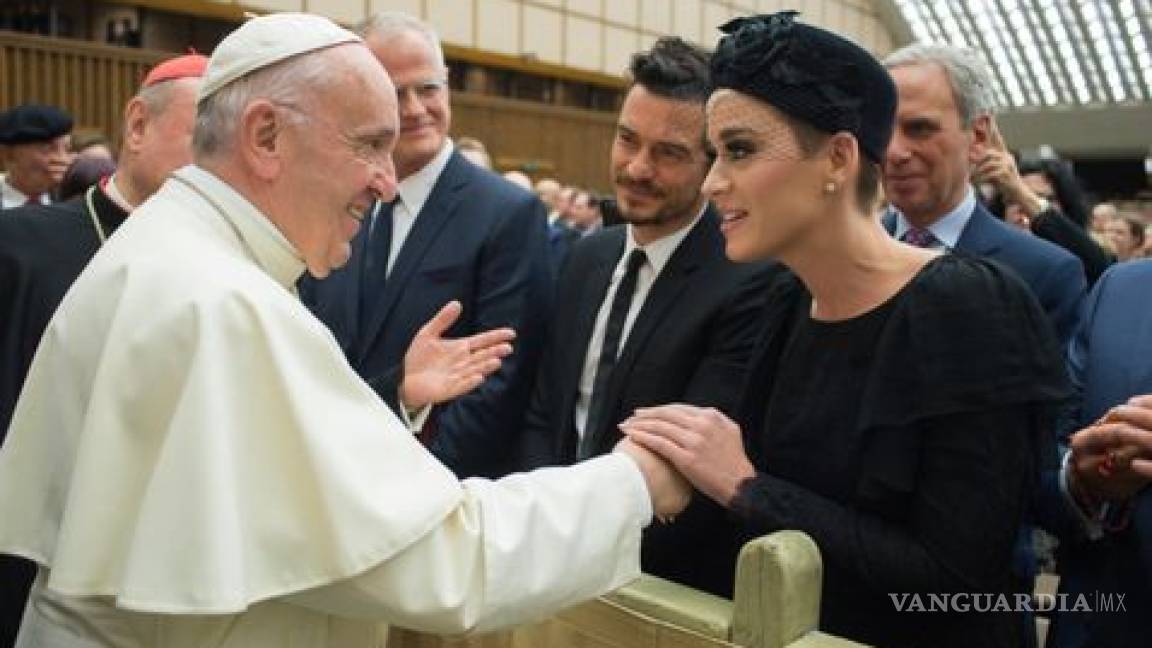 El Papa saludó a Katy Perry y Orlando Bloom en el Vaticano
