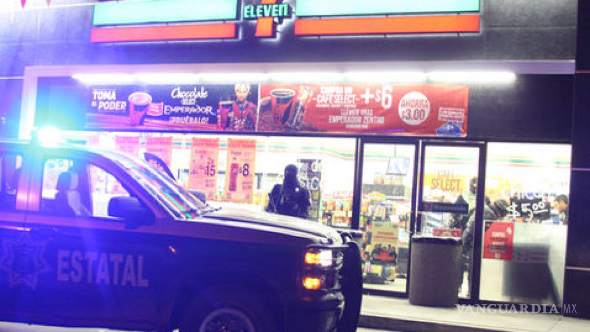 Se hacen pasar por empleados del 7-Eleven y cometen robo en Nuevo León