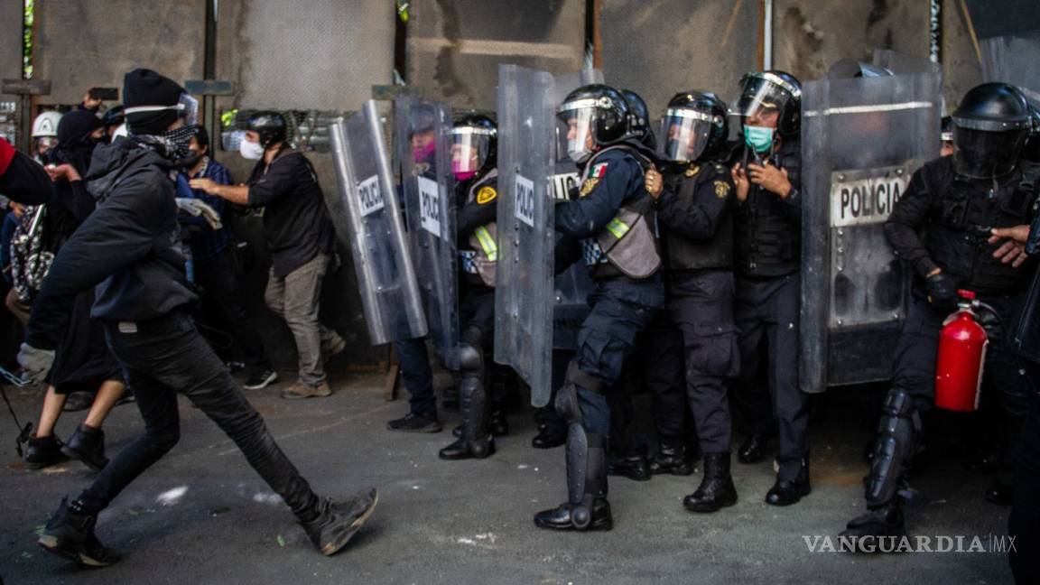 Detienen a dos policías por agresión a adolescente en protestas de la CDMX