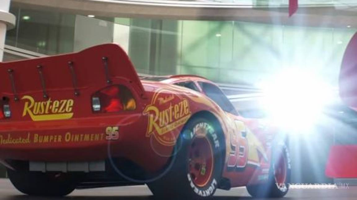 El Rayo McQueen regresa a la pista en nuevo avance de Cars