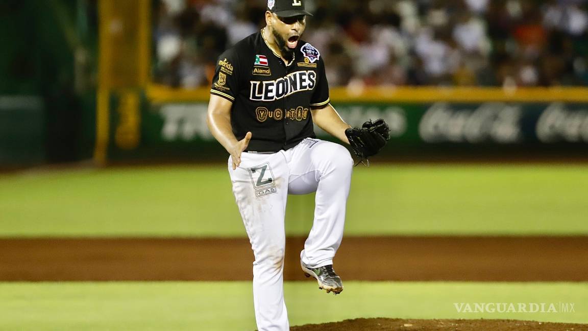 $!César Valdez lanza una joyita de pitcheo y los Leones están a uno del título
