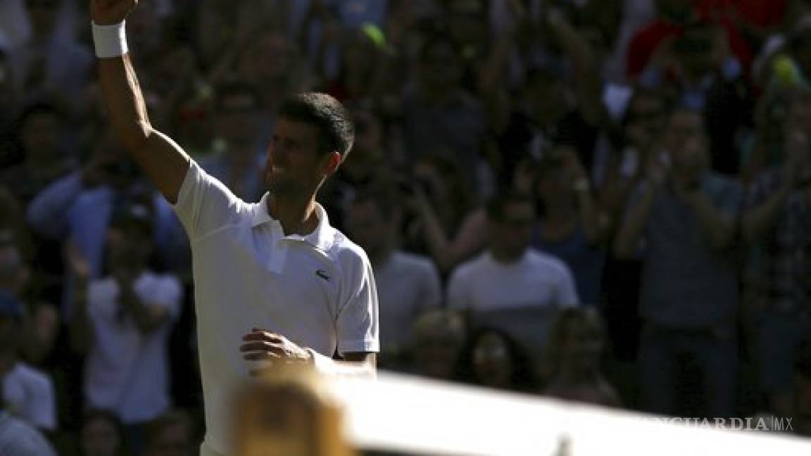 Djokovic mantiene perfección en Wimbledon