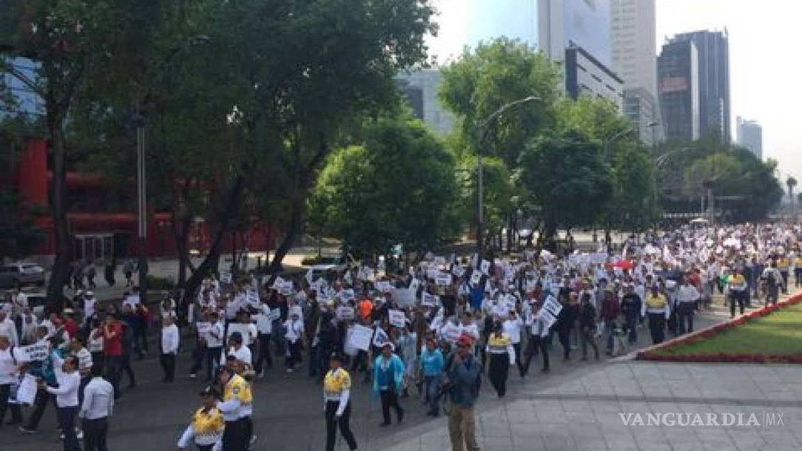 Marchan contra 'gasolinazo' en el Zócalo de la CDMX