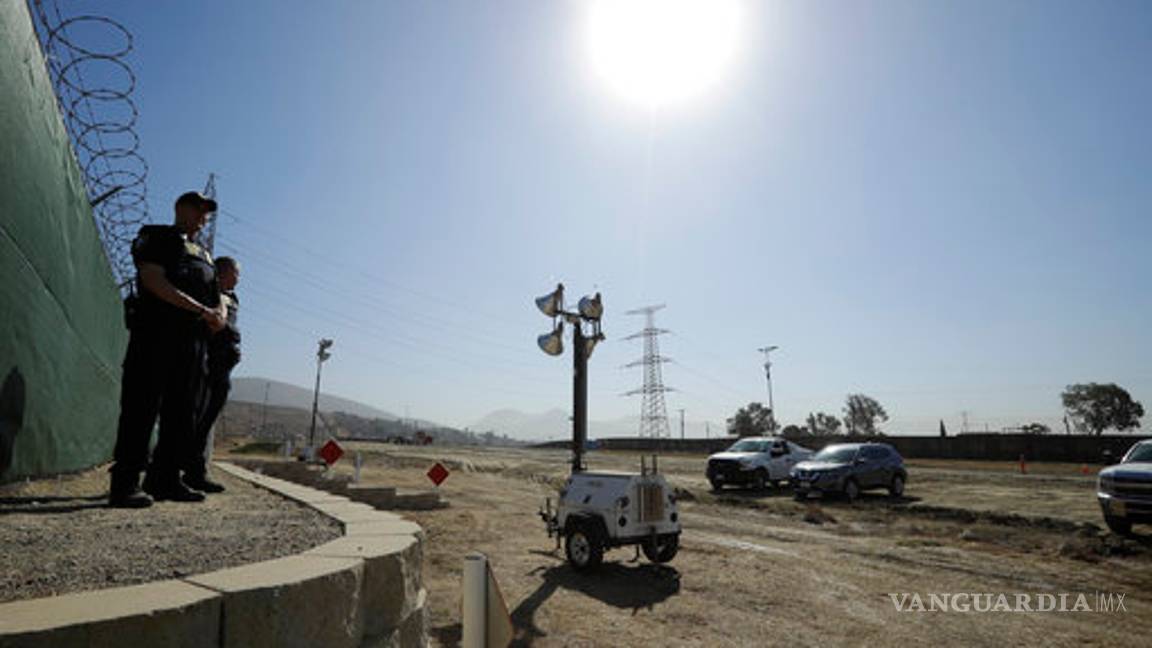 $!Toman forma prototipos de muro fronterizo en San Diego