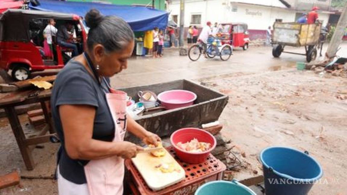 Gobierno federal reparte promesas de empleo a damnificados de Juchitán