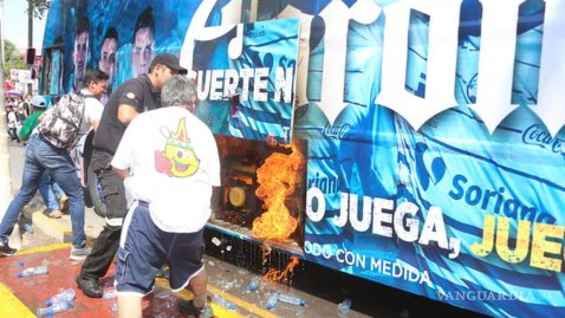 'Arde' camión en festejo del Santos