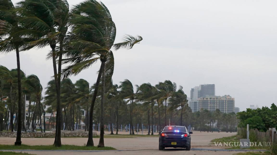 Pese al riesgo en Florida, algunos prefieren esperar a Irma en su casa