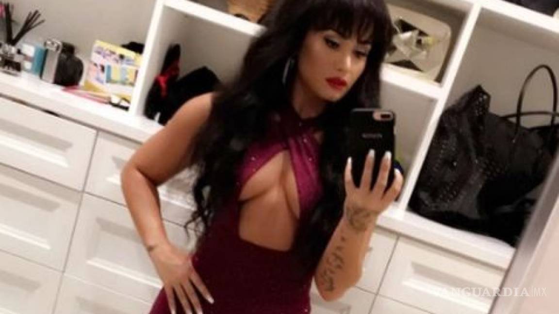 $!Critican a Kim Kardashian por disfrazarse de Selena Quintanilla